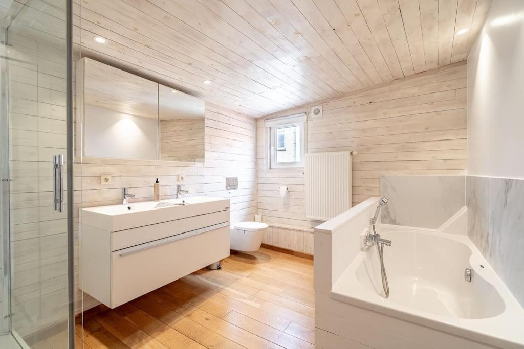 The Bruges Belfry View Apartment ภายนอก รูปภาพ