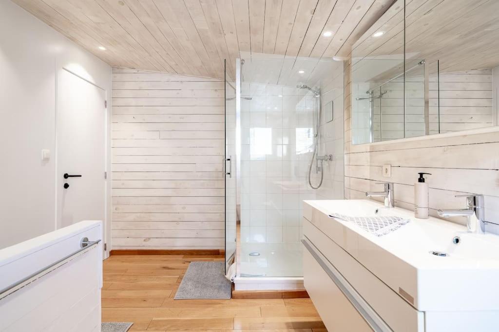The Bruges Belfry View Apartment ภายนอก รูปภาพ